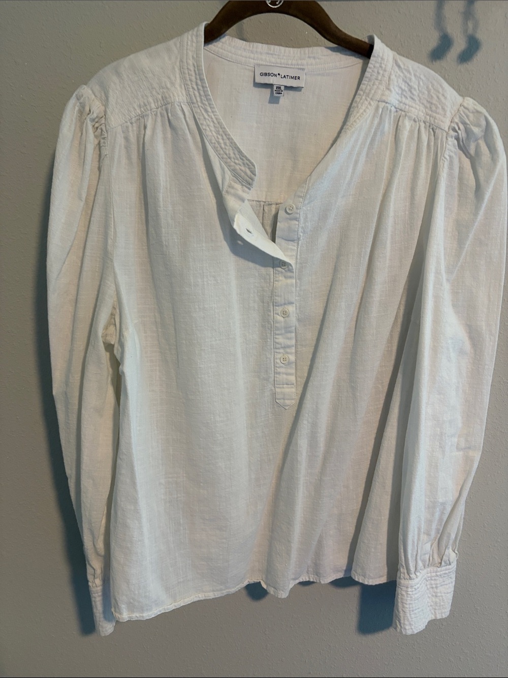 Gibson Latimer White Button-Front Long Sleeve Peasant Top